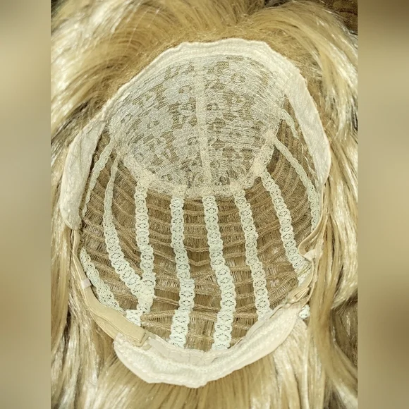 Short Layered Cut Wig - Blond - Picture 7 of 7